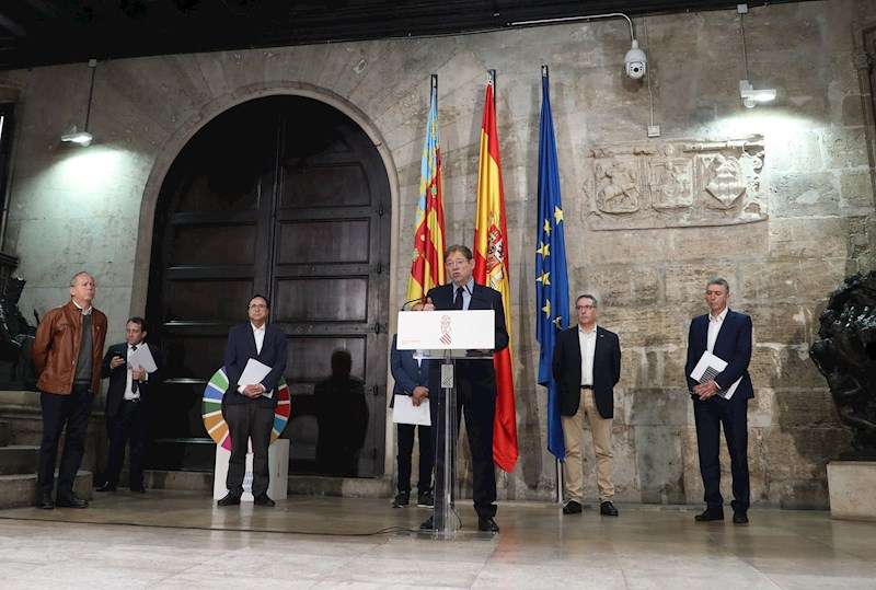 Rueda de prensa del president Puig tras la reunión que ha mantenido con los agentes sociales y empresariales. EFE/GVA Rueda de prensa del president Puig tras la reunión que ha mantenido con los agentes sociales y empresariales. EFE/GVA