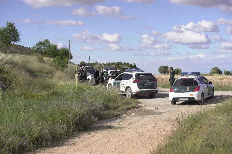 Uno de los controles de la Guardia Civil en las inmediaciones de Teruelcuando se buscaba al conocido como Rambo de Requena. /EFE
