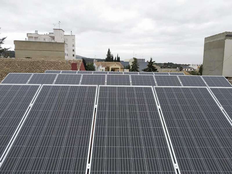Placas fotovoltaicas instaladas en Yátova