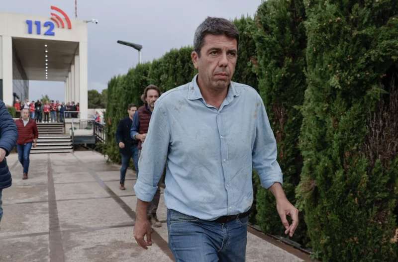 El presidente de la Generalitat, Carlos Mazn, en el Centro de Emergencias de la Generalitat valenciana, en l?Eliana. EFEManuel Bruque
