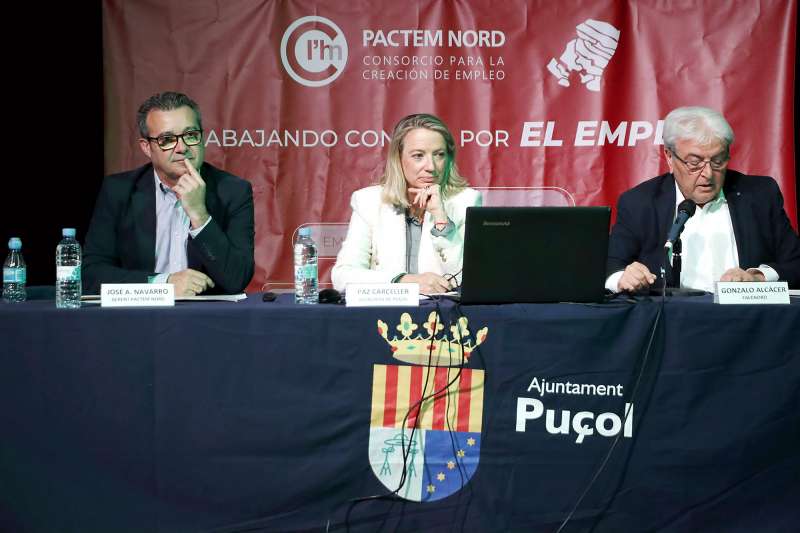 La alcaldesa de Puol, Paz Carceller, inaugura la jornada de emprendimiento. SABN