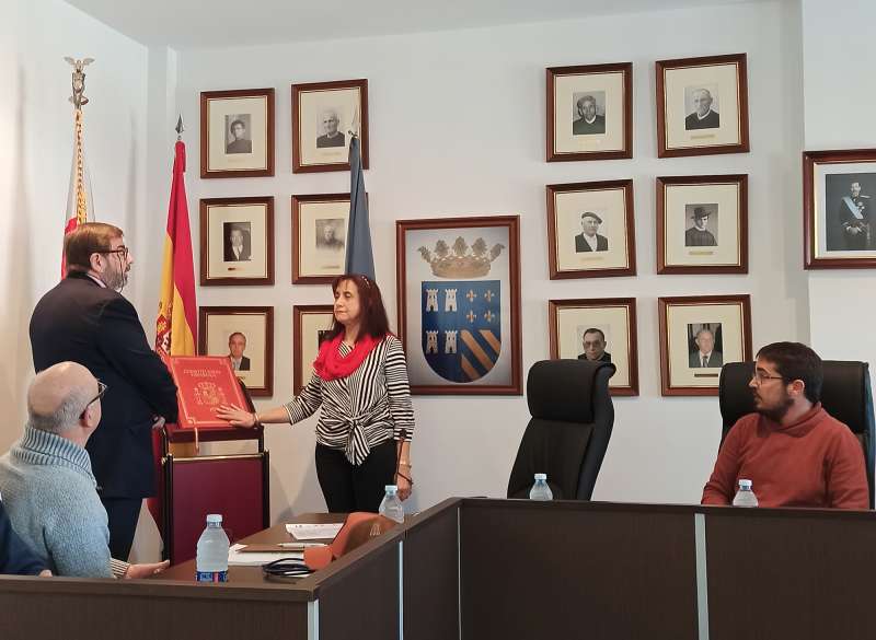 Amparo Bolós en su toma de posesión como alcaldesa de Torres Torres. EPDA