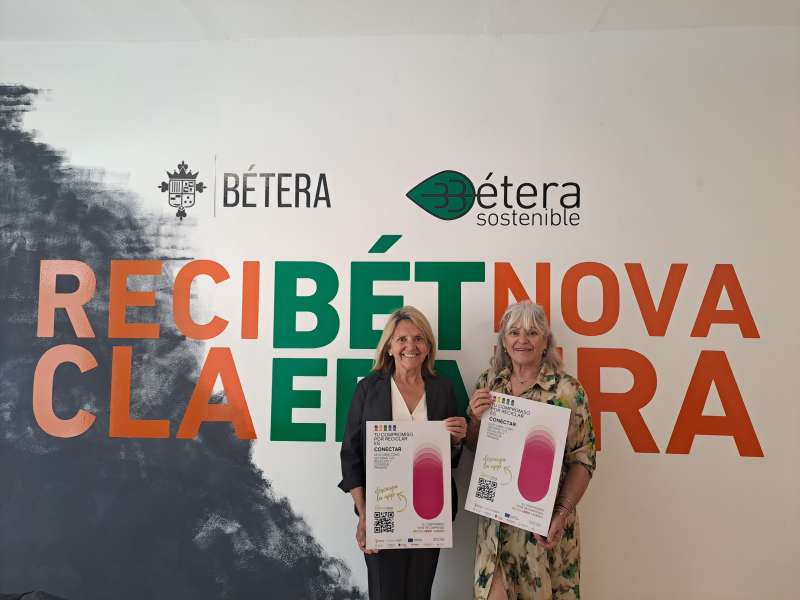 La alcaldesa de Btera, Elia Verdevo, y la concejal de Medio Ambiente, Gloria Campomanes, presentan el proyecto RECICLABOX. EPDA