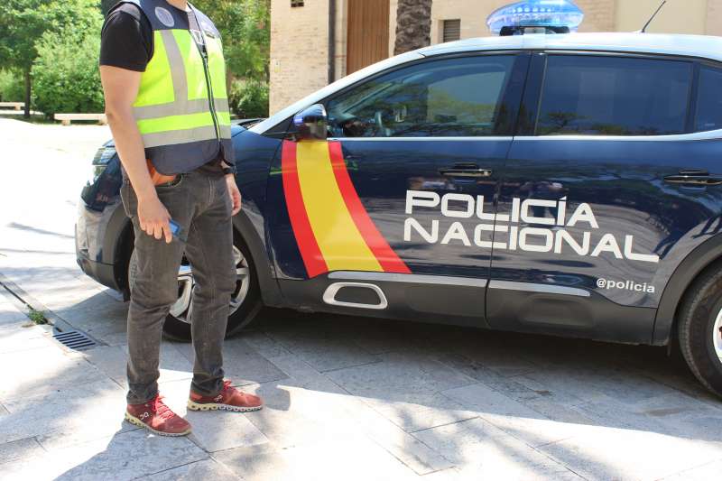 La mujer trabajaba en un negocio del arrestado, sin contrato y sin recibir un sueldo por ello