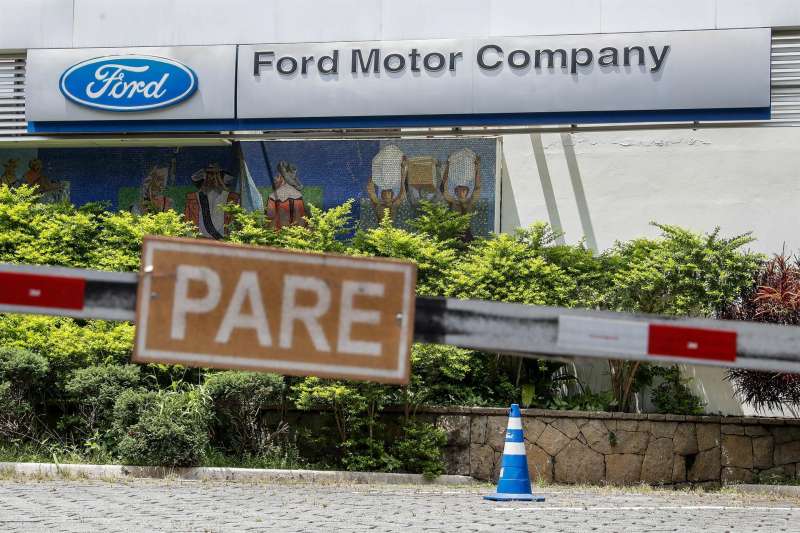 Entrada a una fábrica de Ford. EFE/ Fernando Bizerra/Archivo
