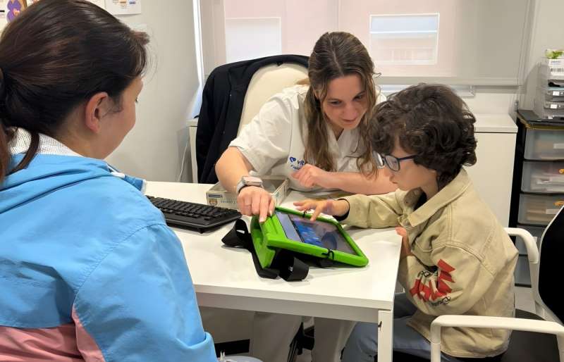 Vithas Valencia Consuelo destaca el papel de las familias como motor en el desarrollo de ni�os con autismo.  EPDA
