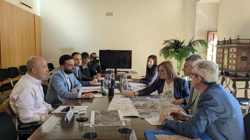 Un instante de la reunión entre la delegación del Gobierno en la Comunitat Valenciana y el Ayuntamiento de Sagunt. / EPDA