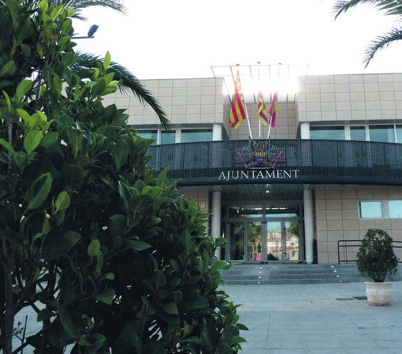 Fachada del ayuntamiento de Canet d Fachada del ayuntamiento de Canet d