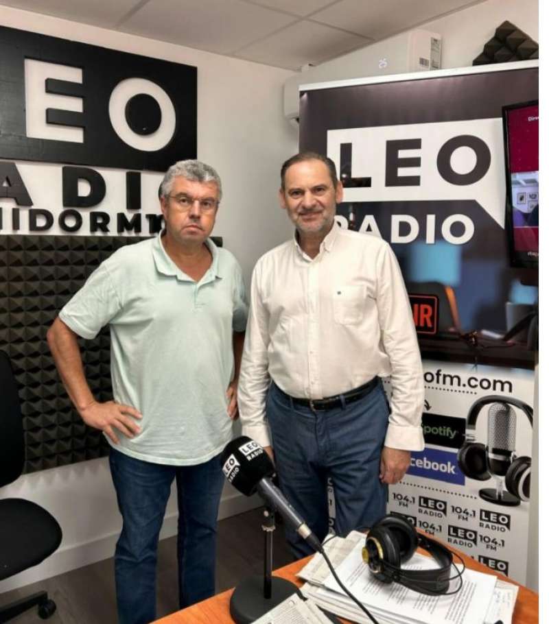 El ex ministro y ex secretario de organizacin del PSOE, Jos Luis balos, acude en exclusiva a los micrfonos de Leo Radio para que el periodista Leopoldo Bernabu EPDA