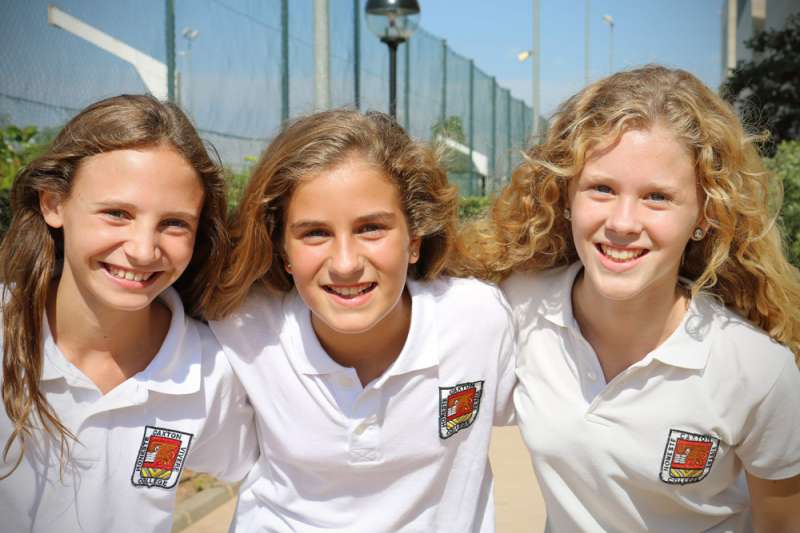 Un grupo de alumnas de Secundaria del colegio británico Caxton College. EPDA