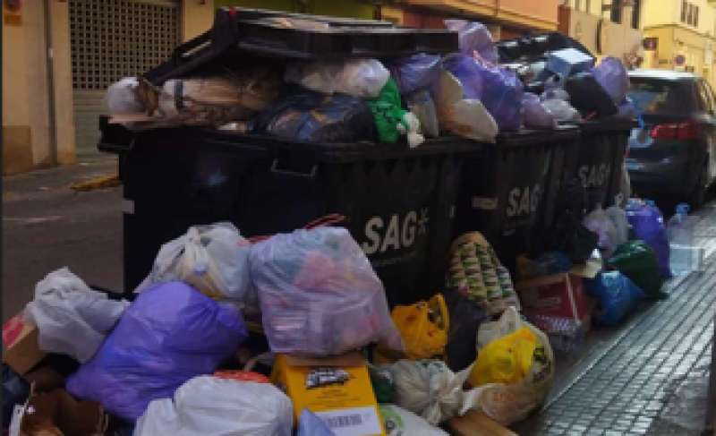 Contenedores en Sagunt hace unos das.  EPDA