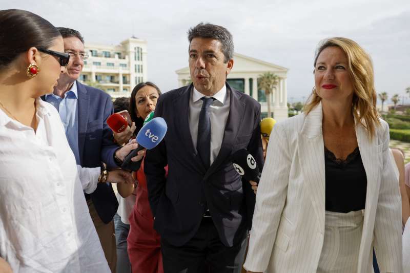 El president de la Generalitat, Carlos Mazn, con la alcaldesa de Castelln, Begoa Carrasco, a su llegada al Frum Europa Tribuna Mediterrnea. EFEAna Escobar
