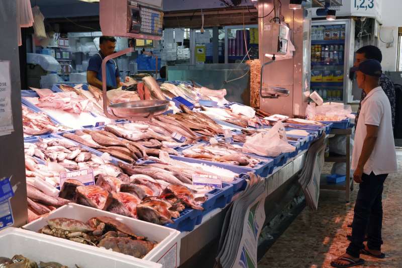 Un puesto de pescado en un mercado. EFE J.P.Gandul
