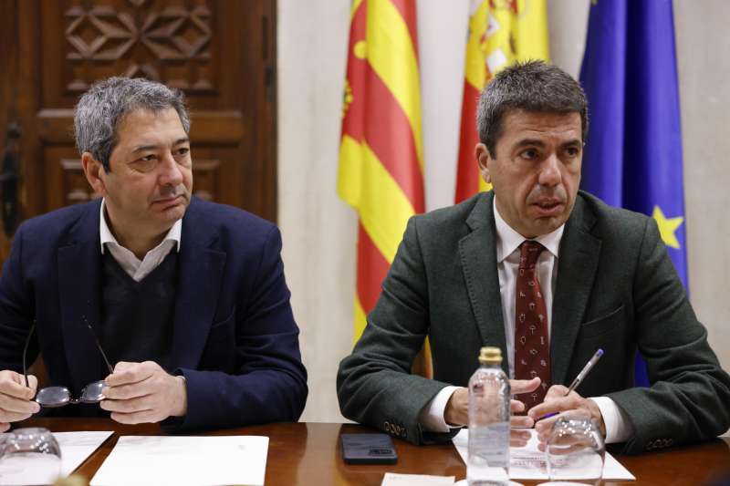 El president de la Generalitat, Carlos Mazn (d), junto al vicepresidente y conseller de Cultura, Vicente Barrera. EFEAna Escobar Archivo
