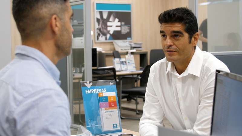 Grupo Cajamar favorece la inclusin financiera con su red de oficinas y ventanillas rurales en 49 municipios donde es la nica entidad.

