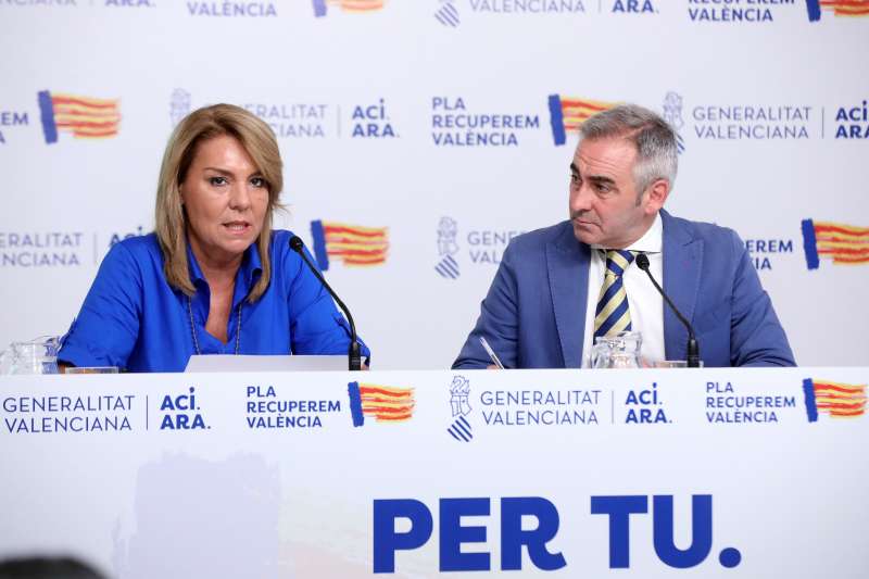 La portavoz y vicepresidenta primera del Consell, Susana Camarero, y el conseller de Agricultura, Miguel Barrachina.EPDA
