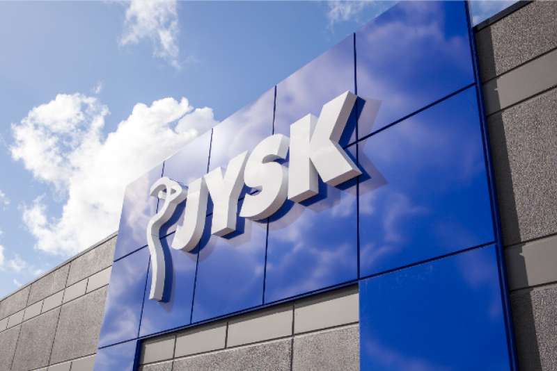 JYSK cuenta con 130 tiendas en España y un web shop para compras on line.