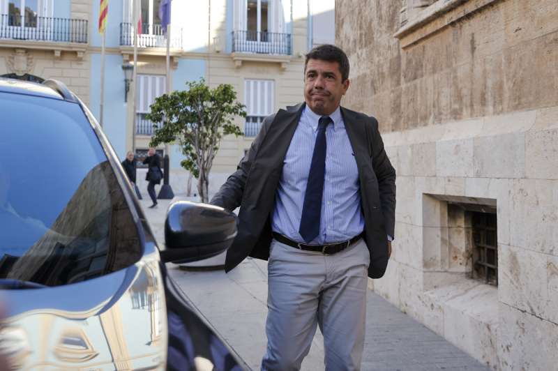 El president de la Generalitat, Carlos Mazn, a su llegada este martes al pleno del Consell en el Palau de la Generalitat. EFEManuel Bruque
