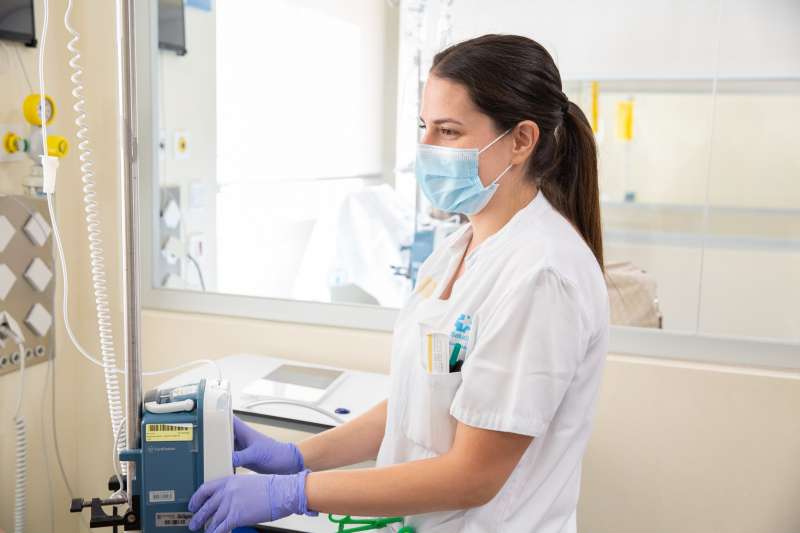 Una enfermera del Hospital de la Ribera. EPDA Una enfermera del Hospital de la Ribera. EPDA