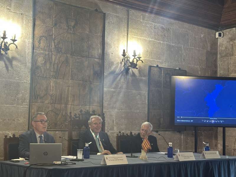 Gan Pampols, Luis Miguel Romero Villafranca y Rafael Romero Villafranca durante la conferencia en la Lonja de Valencia.EPDA