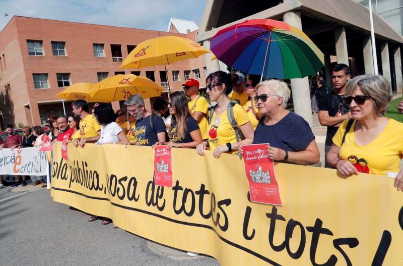 Protesta anterior de los sindicatos ante la Conselleria de Educacin. EFE/Kai Frsterling
