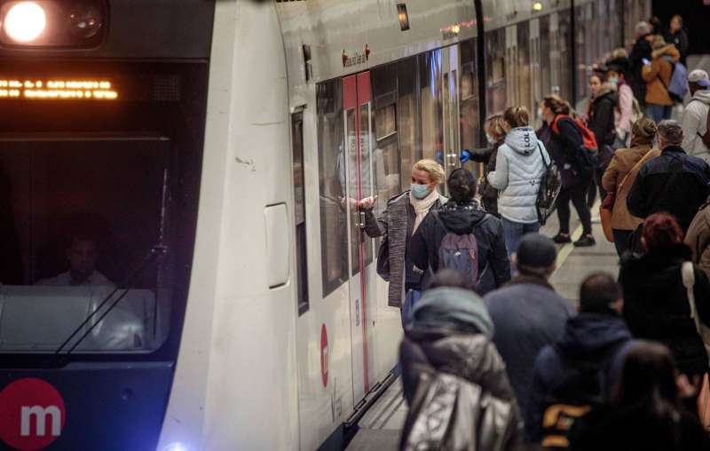 Usuarios del metro de Valncia . EFEBiel AlioArchivo
