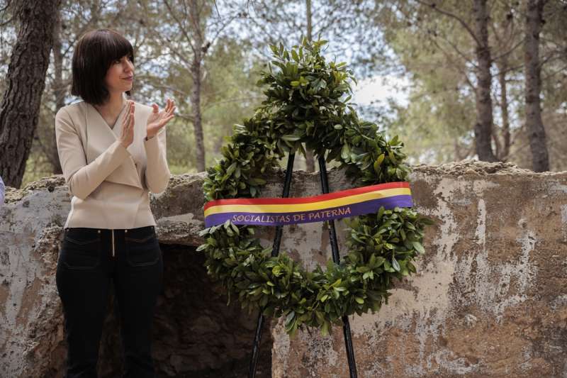 La ministra de Ciencia e Innovación, Diana Morant, en el acto conmemorativo del 14 de abril celebrado el año pasado en el denominado Paredón de España, junto al cementerio de Paterna. EFE/Biel Aliño/Archivo
