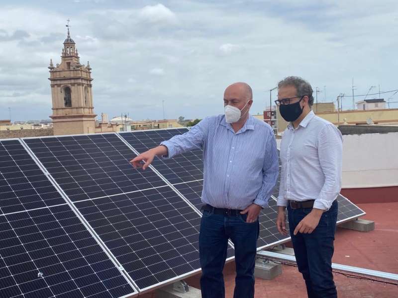 Las placas fotovoltaicas se han instalado en otros edificios municipales./EPDA