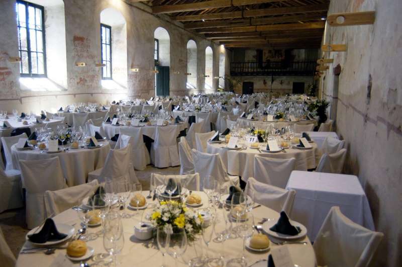 Vista de un interior preparado para un banquete de boda. EFE/J.MartÃ­n/Archivo
