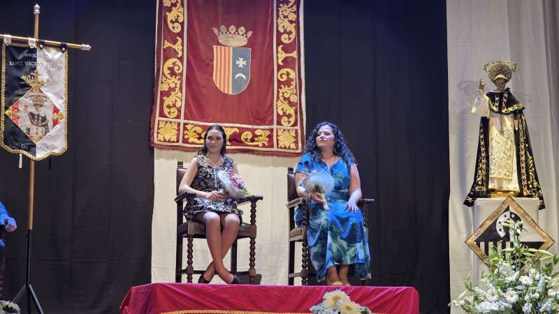 Exaltaci�n de las Clavariesas Mayores de Sant vicent Ferrer en Riba-roja celebrada este viernes. EPDA