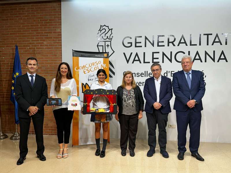 Alazne Julliet Lluc Valdez, alumna de primer d?ESO a Massanassa, guanya el concurs ?Qu s un rei per a tu?? a la Comunitat Valenciana. GVA