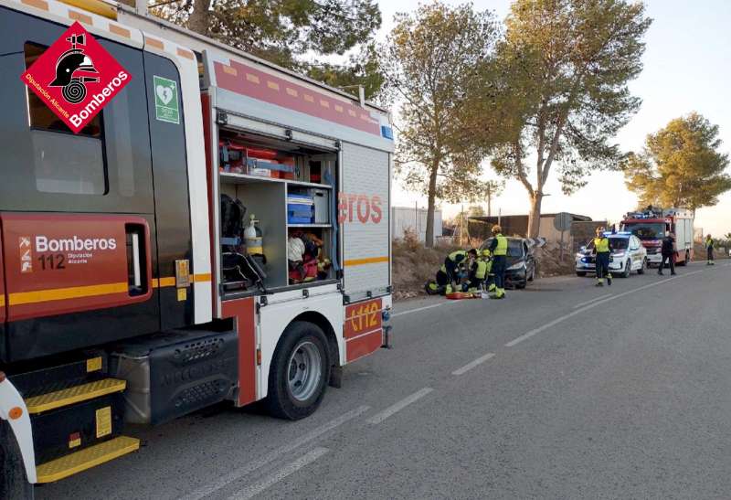Actuación de los equipos de emergencia en el accidente./Consorcio Provincial de Bomberos de Alicante