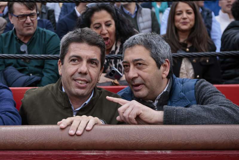El president de la Generalitat, Carlos Mazn, y el vicepresident, Vicente Barrera, durante la corrida de toros de la Feria de Fallas. EFEBiel Alio
