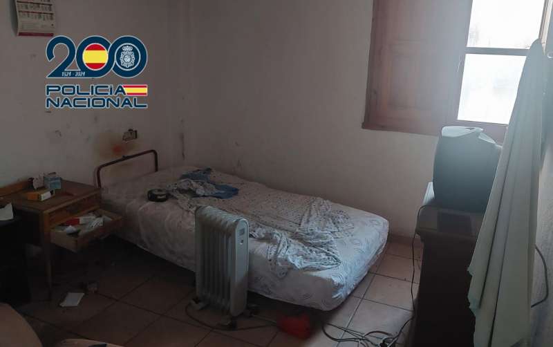 Habitación donde dormía la menor. /EPDA