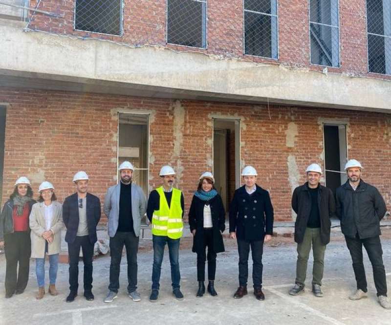 Imagen de archivo de una visita oficial a las obras del nuevo colegio. EPDA