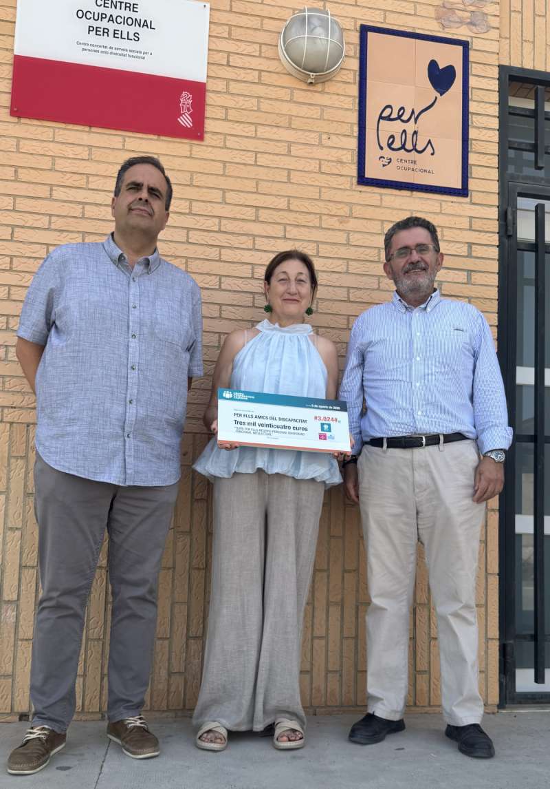 Entrega del cheque. EPDA