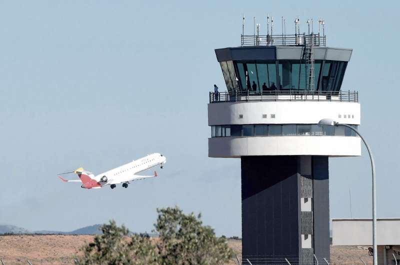 Un avin despega en el aeropuerto de Castelln. /EPDA