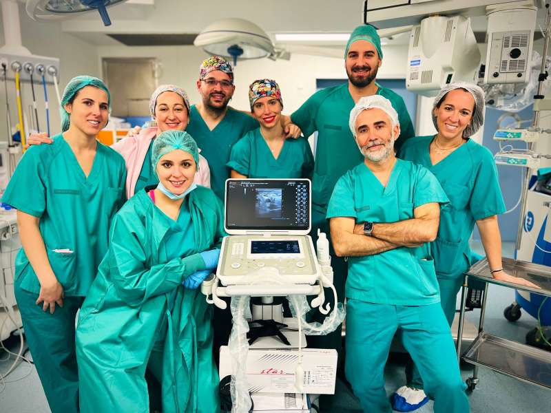 Equipo quirrgico del hospital de Elda