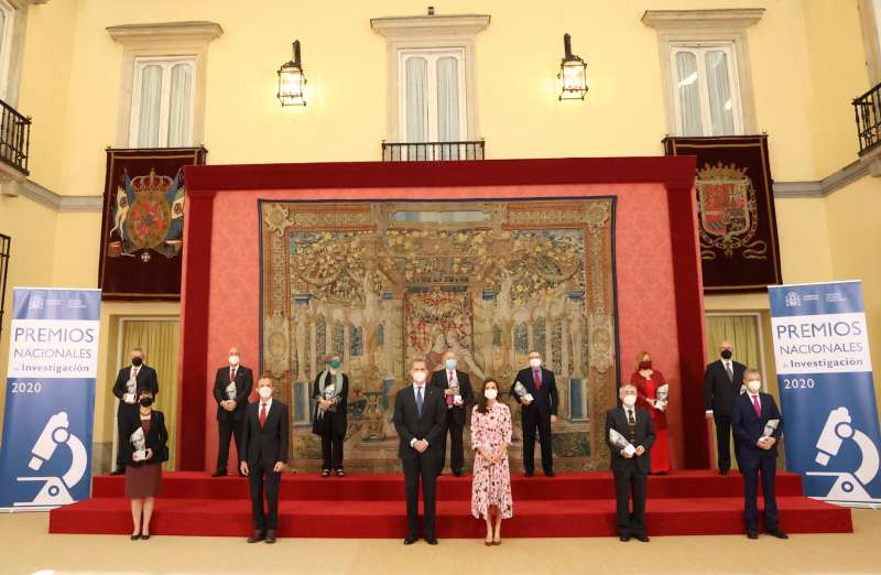 Sus Majestades los Reyes, acompaÃ±ados por el ministro de Ciencia e InnovaciÃ³n, Pedro Duque, han entregado los Premios Nacionales de InvestigaciÃ³n 2020