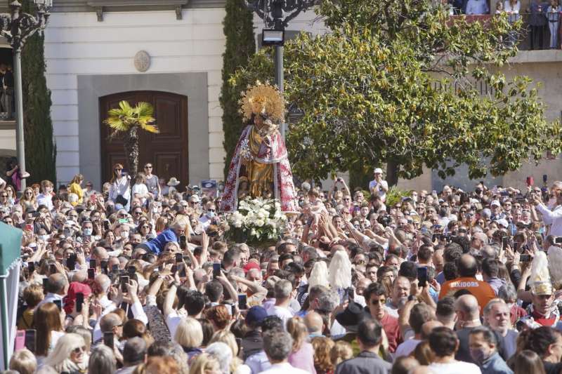 La retransmissi especial inclou la Missa dInfants i el Trasllat de la Mare de Du dels Desemparats des de la baslica fins a la catedral que se celebra el segon diumenge de maig