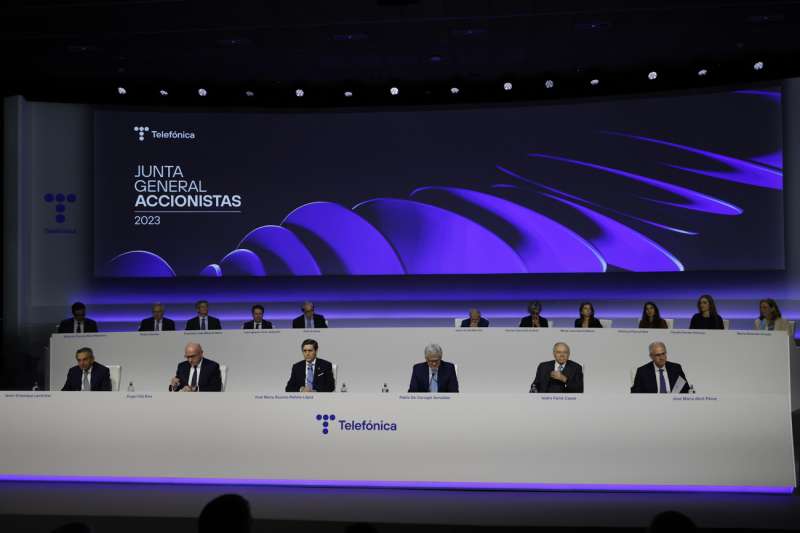 Imagen de archivo de una junta general de accionistas de Telefónica. EFE/ Javier Lizón
