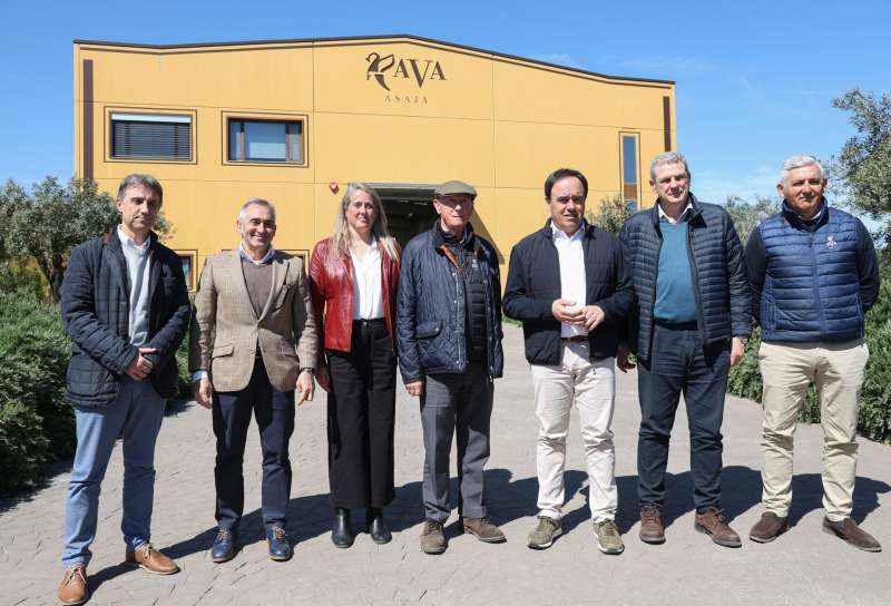 Imagen del president de la Generalitat, Juanfran P�rez Llorca, en su visita a la finca de AVA. EFEGeneralitat
