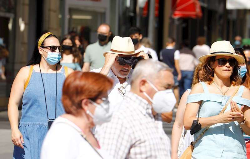 La mascarilla est cada vez ms presente por la calle. 