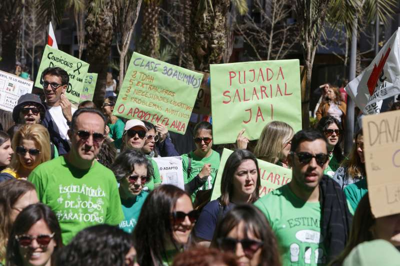 Concentraci�n de m�dicos ante la Conselleria de Sanidad. EFEAna Escobar
