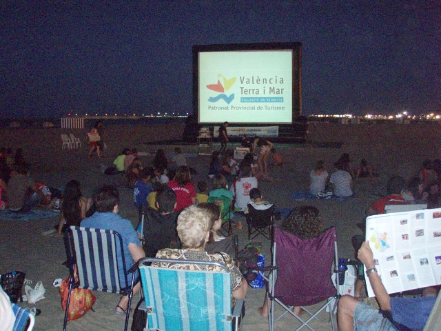 Cine en la playa. FOTO: DIVAL
 Cine en la playa. FOTO: DIVAL