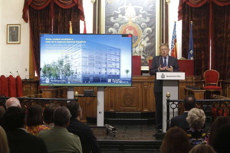 Imagen de archivo del president de la Generalitat, Ximo Puig, durante la presentación de la candidatura de la ciudad de Elche para ser sede de la Agencia Espacial Española. EFE/Morell
