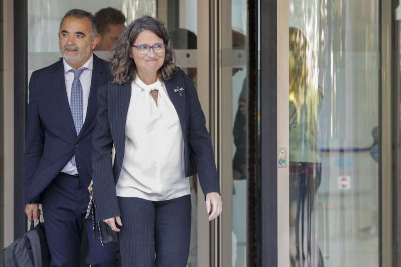 La exvicepresidenta del Gobierno valenciano y exconsellera de Igualdad y Políticas Inclusivas, Mónica Oltra, a su salida de la Ciudad de la Justicia.EFE/ Manuel Bruque/Archivo
