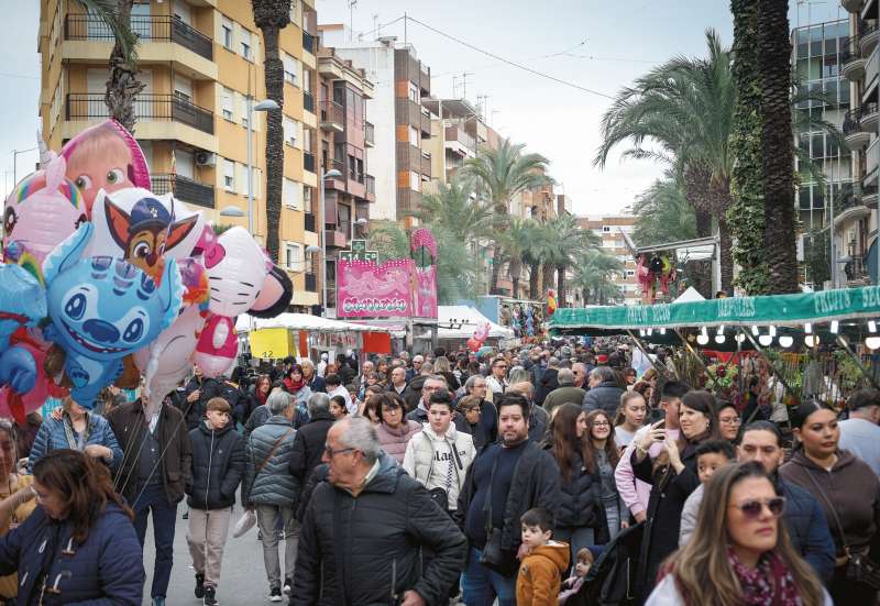 Personas paseando en Torrent.EPDA