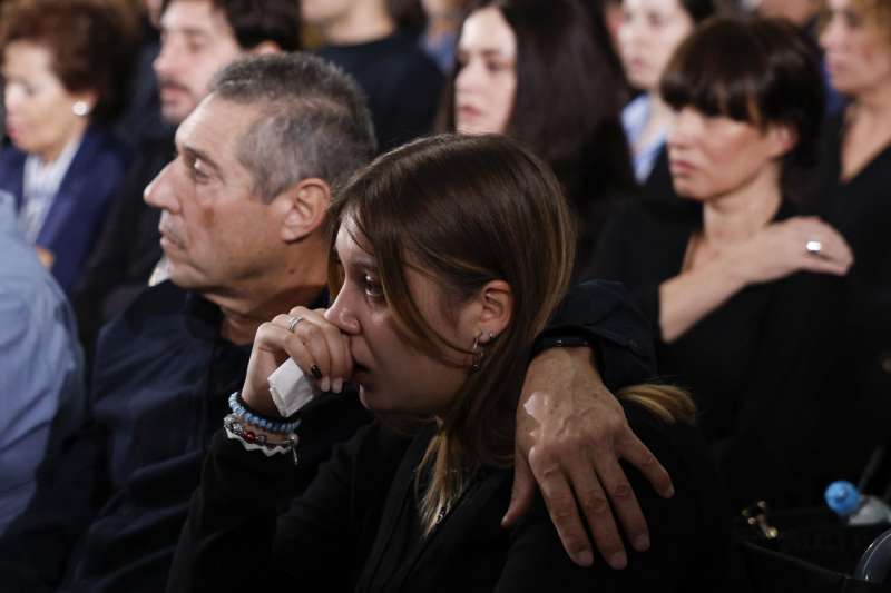 Familiares de las vctimas durante el funeral. EFE Kai Forsterling
