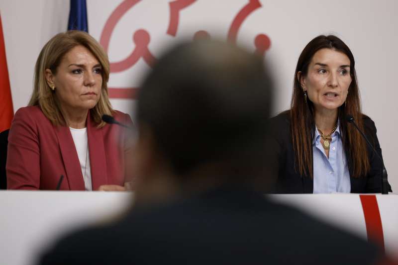 La consellera de Hacienda y portavoz del Consell, Ruth Merino (d), y la vicepresidenta segunda y consellera de Servicios Sociales, Igualdad y Vivienda, Susana Camarero. EFEBiel Alio
